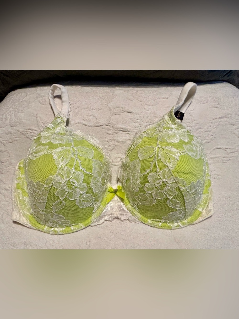 Victorias Secret 34DD Lace Overlay Underwire Bra in Lime Green